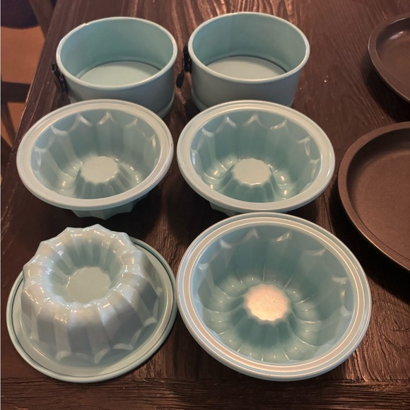 Wilton Cake Pans Easy Layers & Heart - Picture 9 of 10